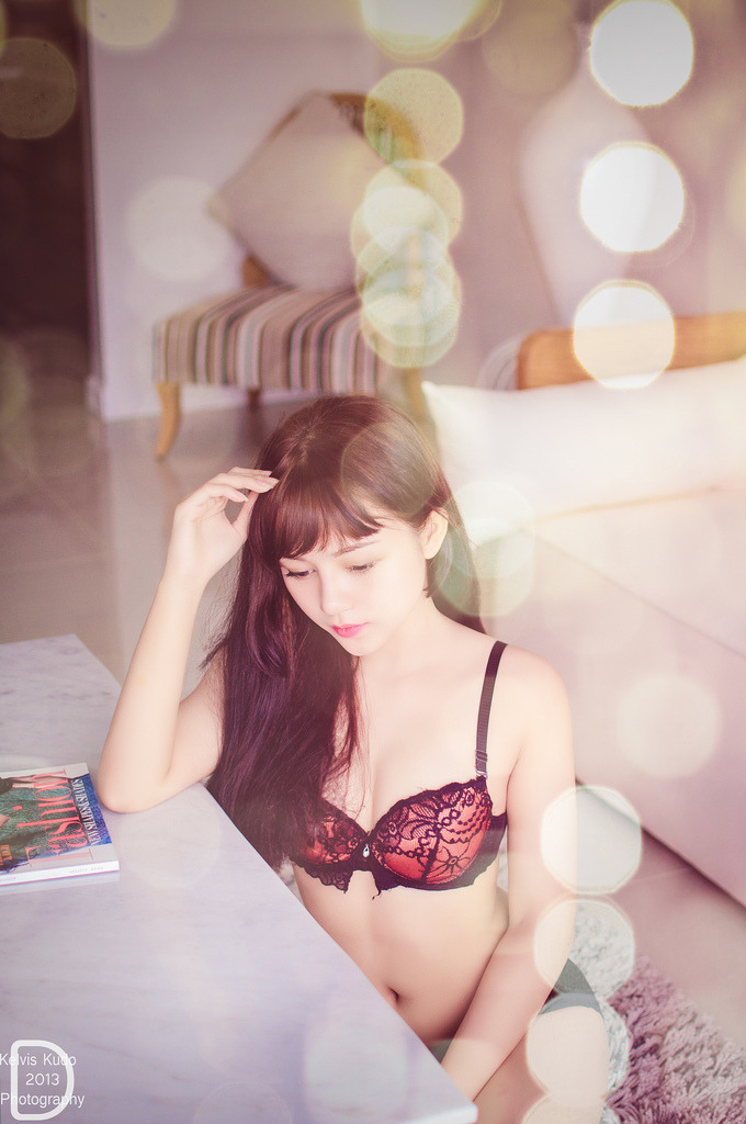 男人把坤放到了女生的坤里